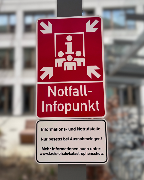 Bild vergr&ouml;&szlig;ern: Beispiel Beschilderung Notfall Infopunkt