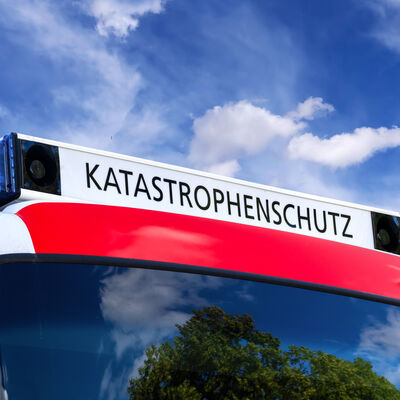Schriftzug "Katastrophenschutz" auf Fahrzeug